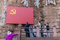 郑州大学历史学院硕士研究生党支部在林州红旗渠的青年洞前，面向党旗重温入党誓词，集体宣誓。摄于2023年3月。