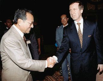 File:Mahathir 1998.jpg