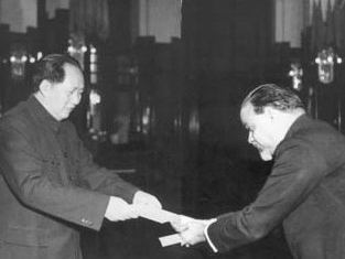 File:Mao Zedong with Kavalam Madhava Panikkar.jpg