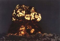 1965-01 1964年 首次原子弹爆炸2.jpg