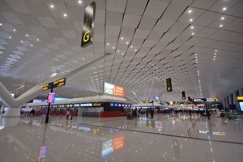 File:Zhengzhou Xinzheng International Airport Terminal 2 Departure Concourse.jpg