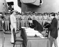 日本天皇及日本政府代表外相重光葵在降書上簽字。