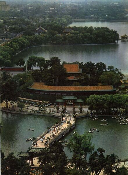File:1965-10 1965年 北京团城.jpg