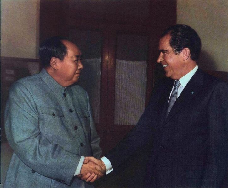 File:1972年2月 尼克松访华 毛泽东和尼克松握手.jpg