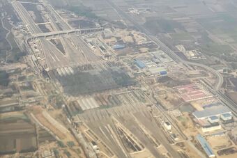 空中俯瞰建设中的郑州南站（2020年11月）