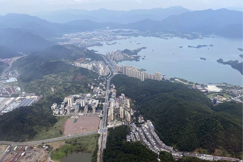 File:2020从空中观看淳安县城及千岛湖.jpg