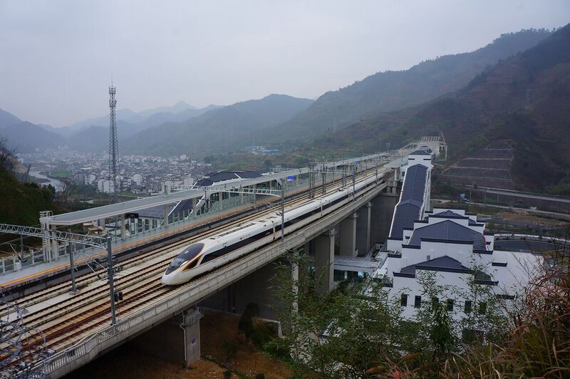 File:201901 CR400BF on Hangzhou-Huangshan Railway.jpg