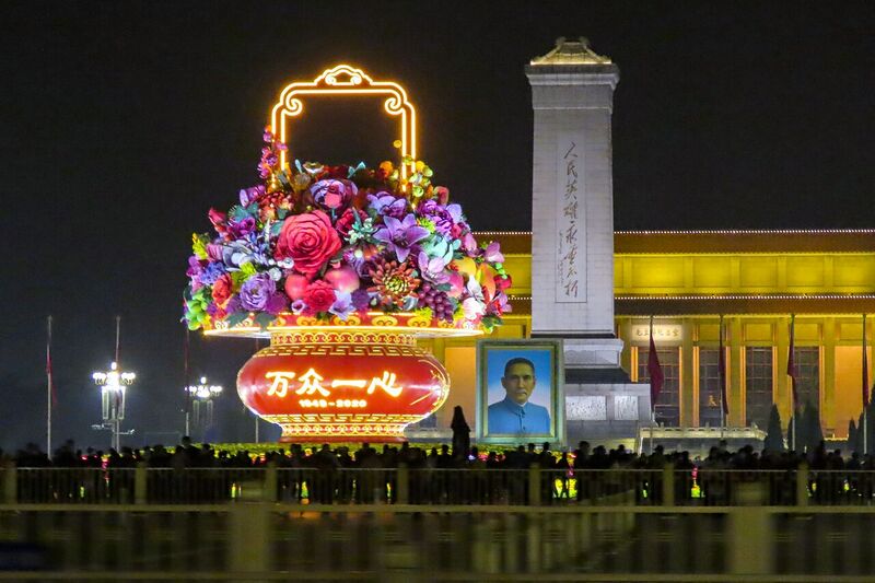 File:Flower basket at Tiananmen Square (20201008202320).jpg