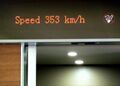 CRH380A型动车组的显示屏，显示当前速度