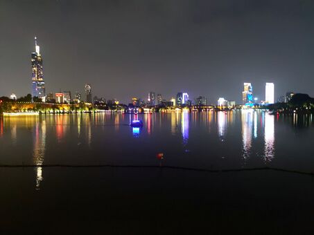 2022年7月，江苏南京玄武湖夜景