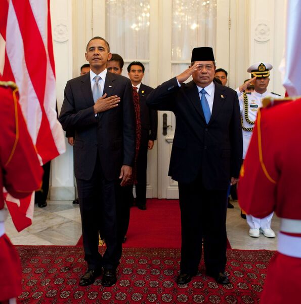 File:Obama and Susilo Bambang Yudhoyono in arrival ceremony cropped.jpg
