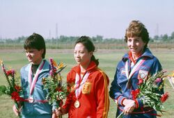 吴小璇（中）在1984年夏季奥林匹克运动会获得金牌