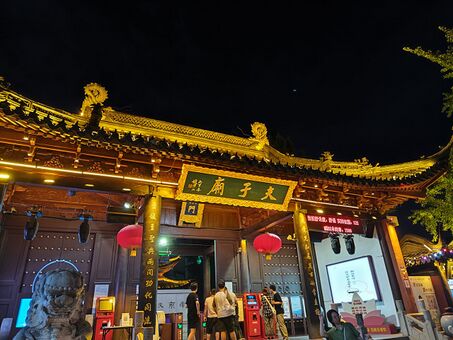 2022年7月，江苏南京夫子庙正门夜景