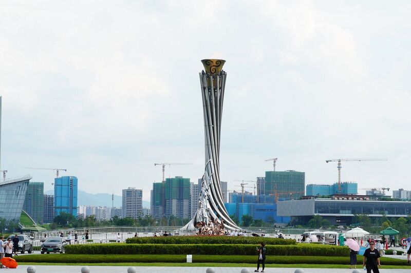 File:成都大运会火炬塔，位于东安湖体育公园.jpg