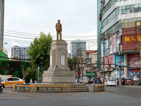 武汉汉口六渡桥，孙中山先生雕像