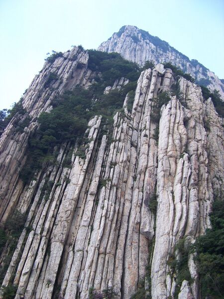 File:Mt. Shaoshi Cliff - 少室山峭壁 - panoramio - Aaron Zhu.jpg