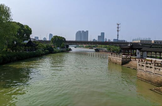 2022年8月，江苏苏州寒山寺景区的苏杭运河