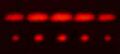 红色激光的多缝衍射图样，上方所示的是2条狭缝的情况，下方为5条狭缝的情况。
