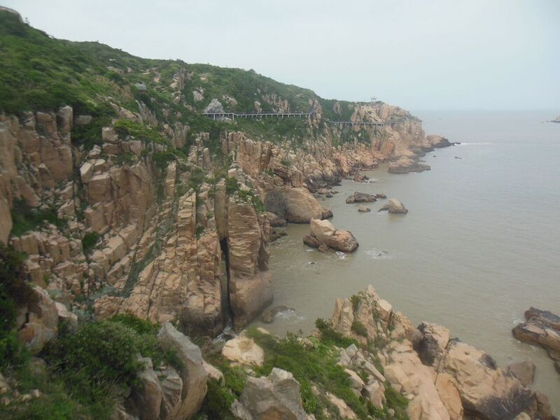 File:Shengsi cliff 嵊泗的悬崖 - panoramio.jpg