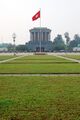 胡志明纪念堂前的越南国旗