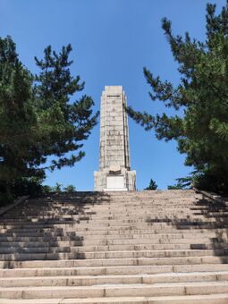 2022年7月，山东烟台西炮台公园革命烈士纪念碑