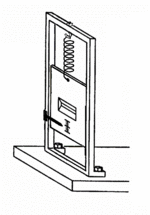 玻尔设计出一个改良的实验装置，他将固定挡板更换为一个可上下移动的挡板