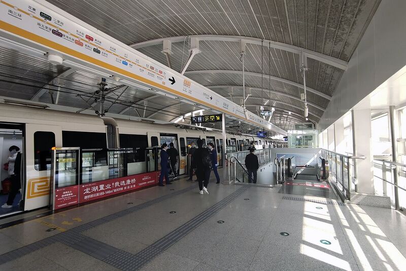 File:20200424 East Platform of Shuanghudadao Station.jpg