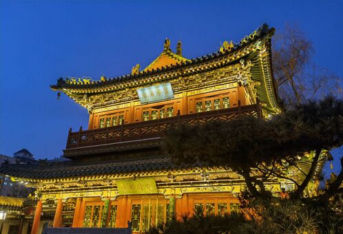 2022年2月，山西太原迎澤公園塔樓夜景