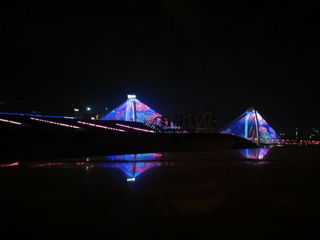 2019年8月，广西南宁青山大桥夜景