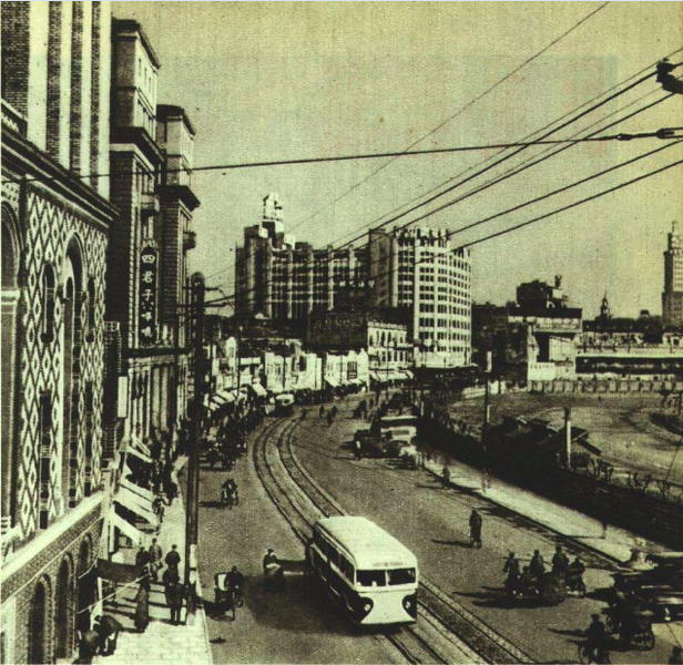 File:1952-02 1952年的上海南京路.png