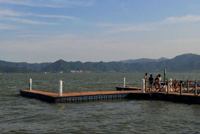 File:A dock besides Dongqian Lake.jpg
