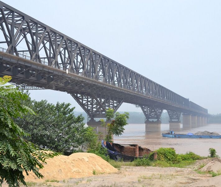 File:Zhicheng Yangtze River Bridge.JPG