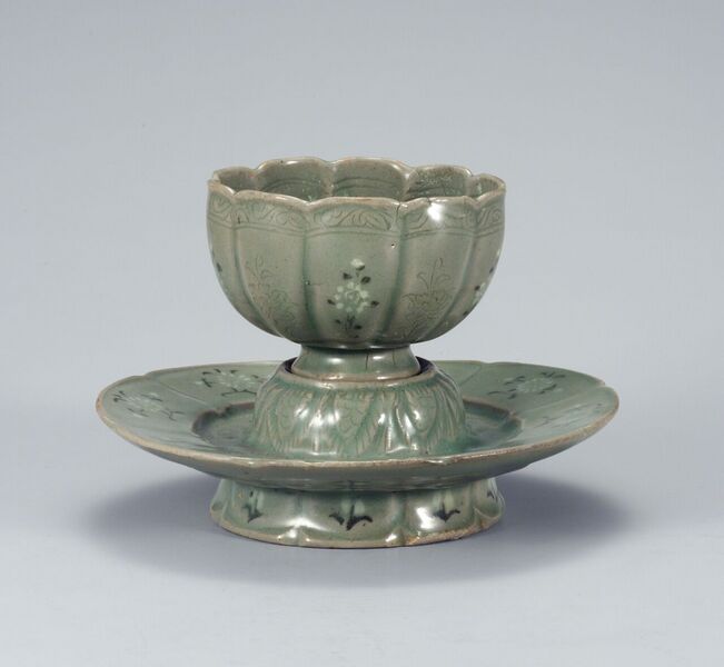 File:Celadon Cup and Saucer with Inlaid Chrysanthemum Design.jpg