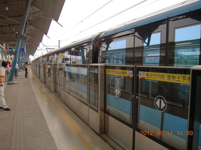 File:Screen Door of Nanjing Metro.JPG