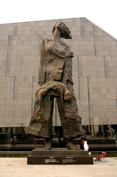 File:The monument in the front of Nanjing Massacre Memorial Hall (20090614 9921).jpg