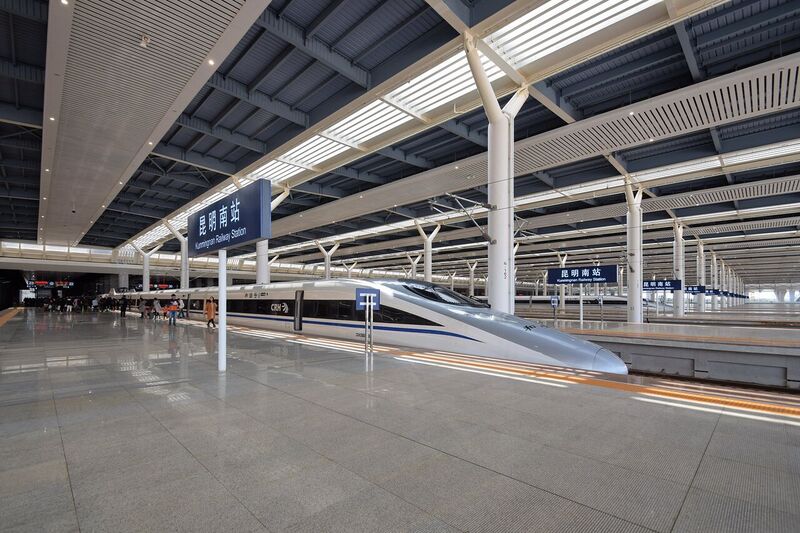 File:CRH380A-2868 EMU at Kunming South Railway Station.jpg