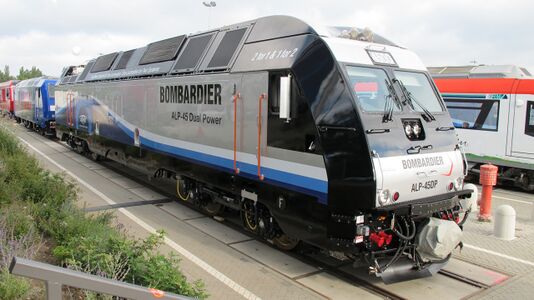 庞巴迪为美国新泽西公共交通公司研制的ALP-45DP型双动力源机车