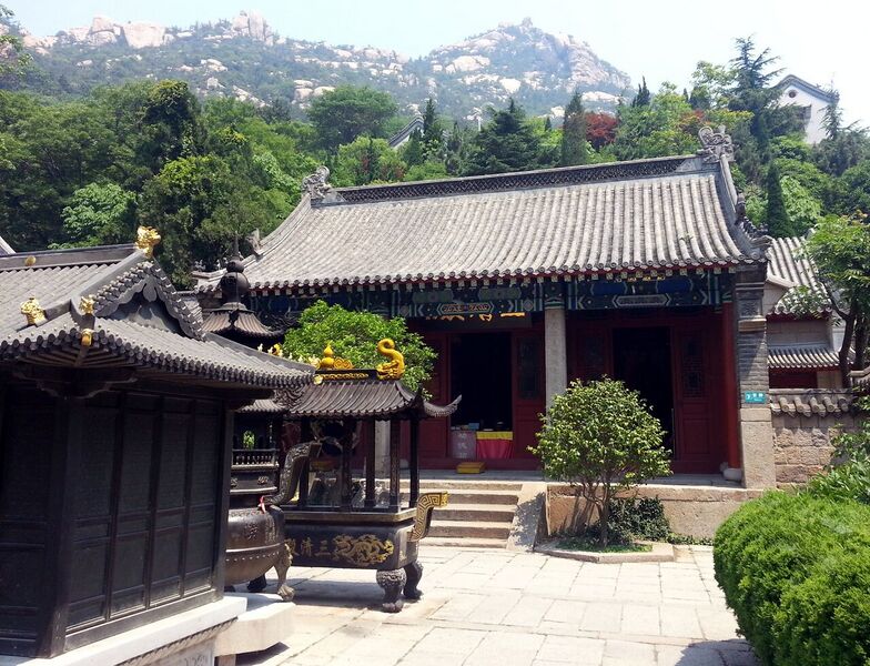 File:Laoshan taiqing gong hall.jpg
