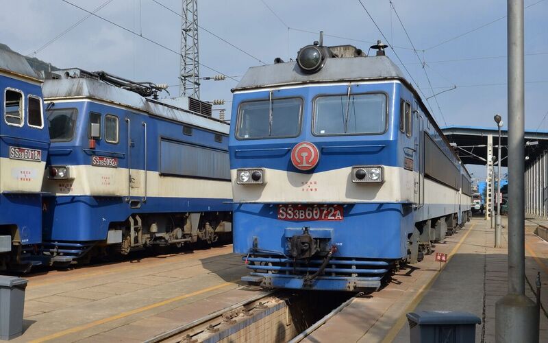 File:China Railways SS3B Electric locomotives 20111117.jpg