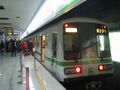 上海地铁人民广场站及2号线列车