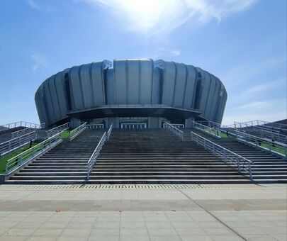 2022年7月，江苏南京东南大学九龙湖校区的体育馆，昵称“钢菊”