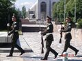 吉尔吉斯斯坦总统府前的卫兵交接仪式