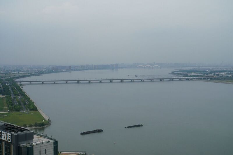 File:20180430从远处俯瞰钱江二桥和钱江铁路新桥.jpg