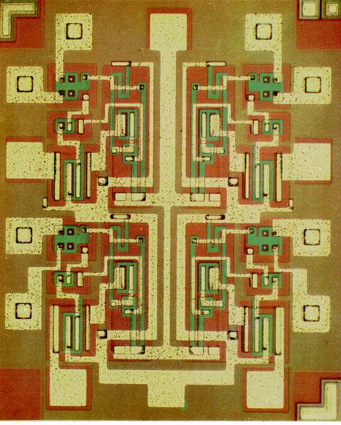File:4-fach-NAND-C10.JPG