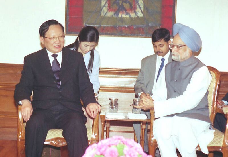 File:The State Councillor of China Mr. Tang Jiaxuan calls on the Prime Minister Dr. Manmohan Singh in New Delhi on October 20, 2004.jpg