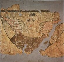 米蘭遺址中所發現繪於一座古代窣堵坡上的壁畫，此「有翼天使」揉合了古羅馬及印度的藝術特色