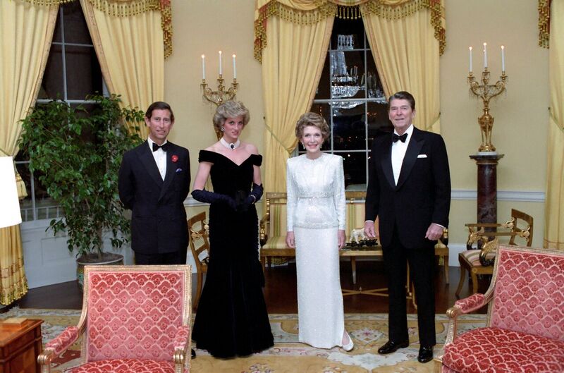 File:President Ronald Reagan, Nancy Reagan, Prince Charles, and Princess Diana in the Yellow Oval Room.jpg