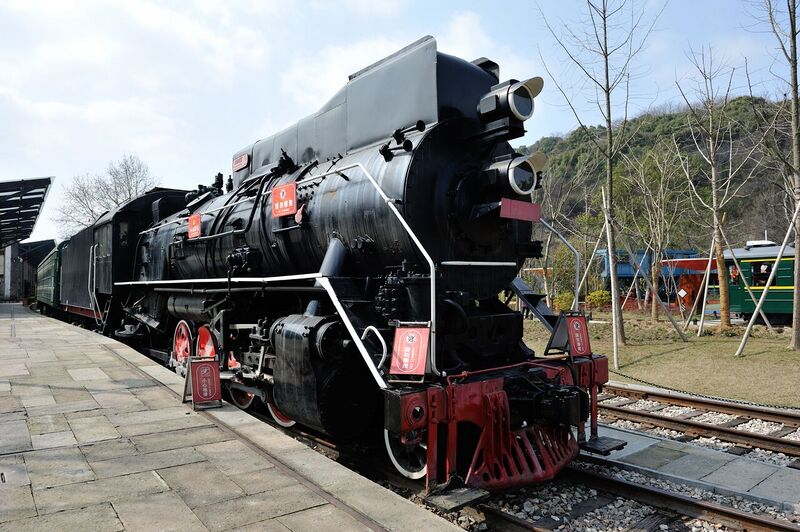 File:JS-8401 locomotive in Hangzhou Baita Park.jpg