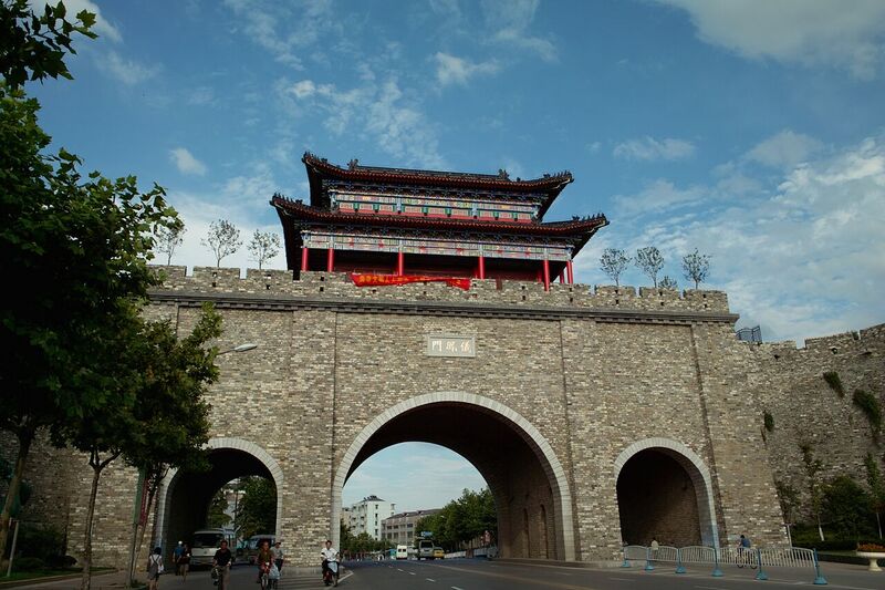 File:YiFeng Gate Nanjing.jpg