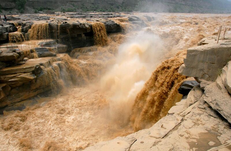 File:Hukou Waterfall.jpg